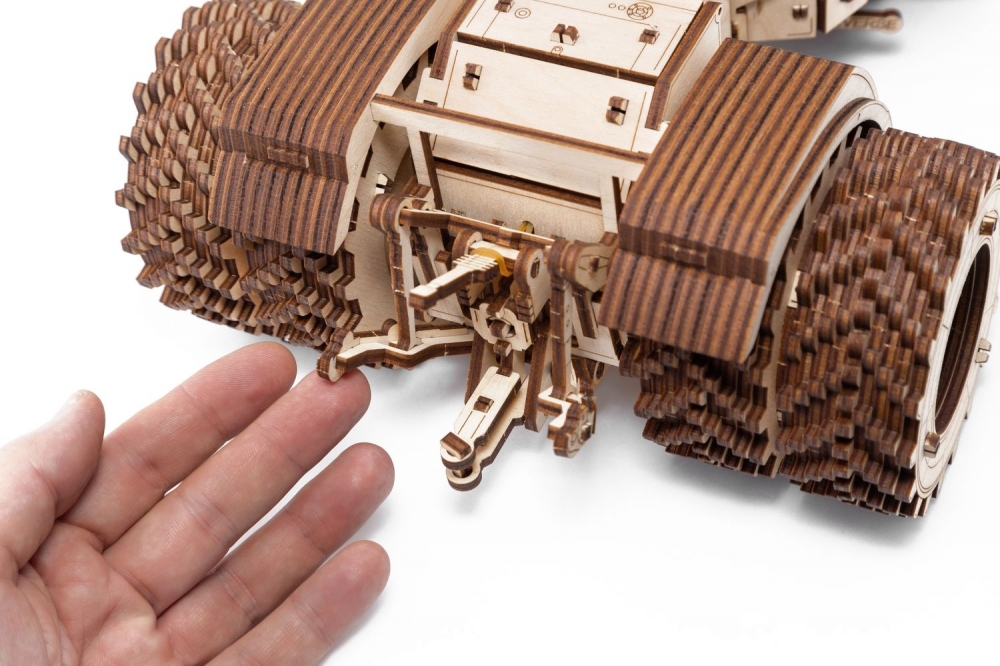 Конструктор деревянный 3D EWA Трактор Кировец К-7М