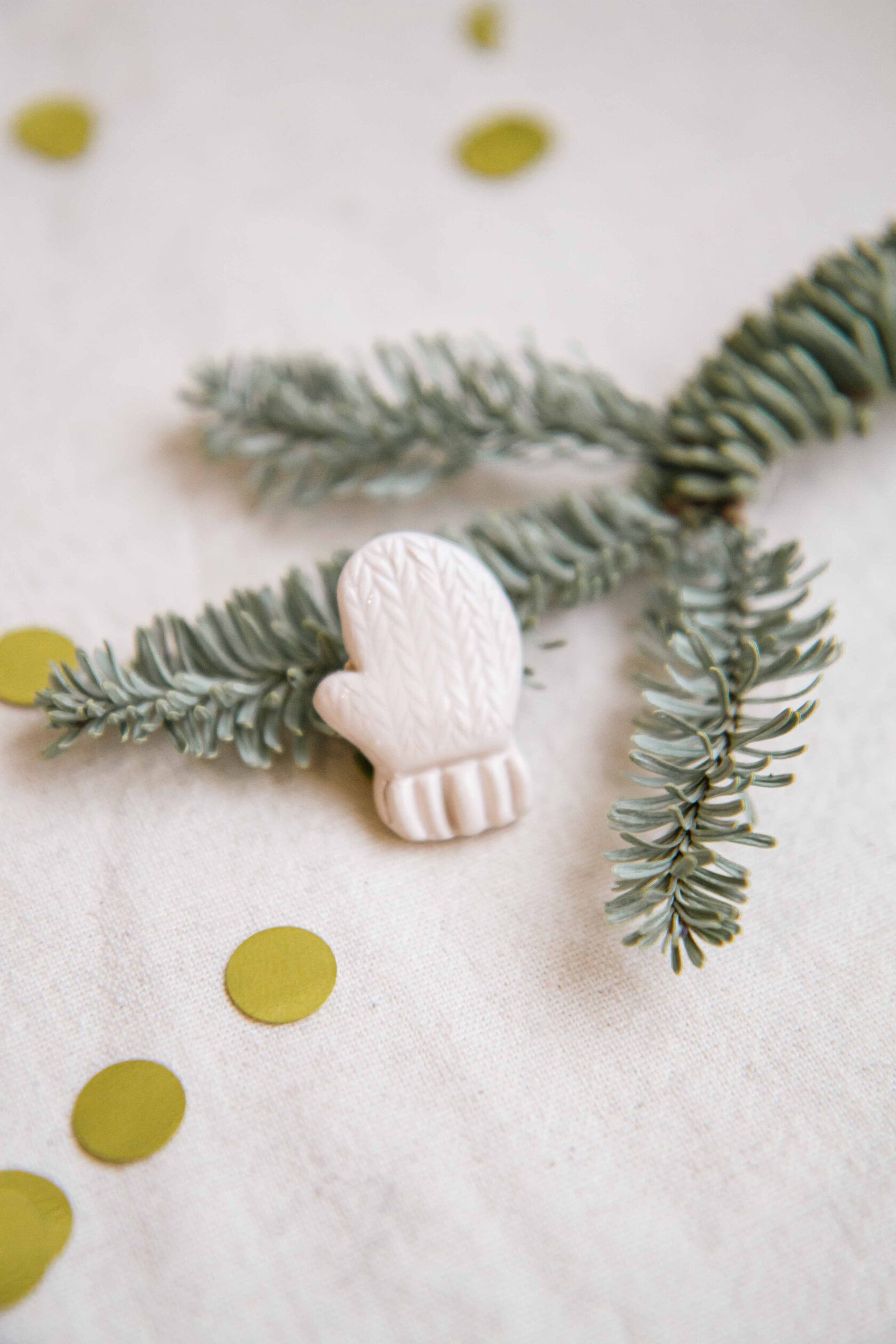 Брошь Варежка